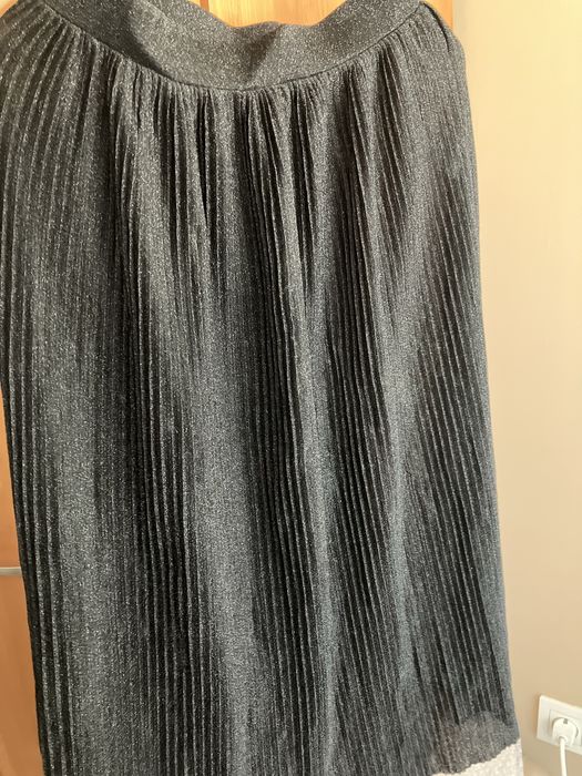 Ефектна пола с миди дължина