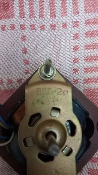 Эл.двигатель для магнитафона