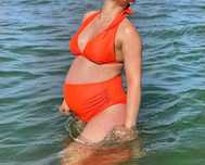 Costum de baie gravide