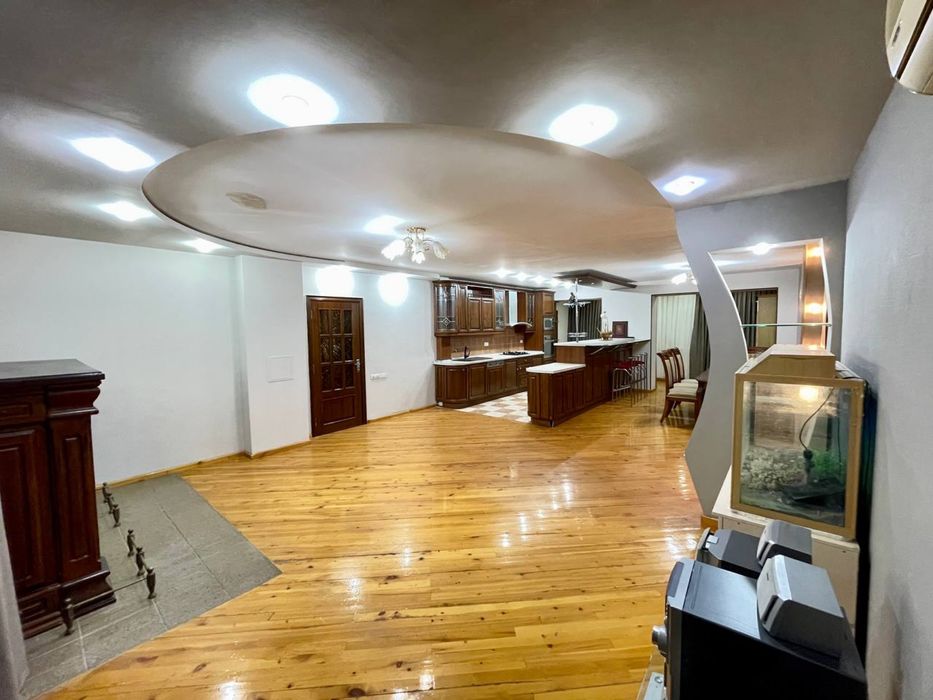 Срочно продажа кв  Ракат Махалля 5 ком 3/4 этаж 236м2