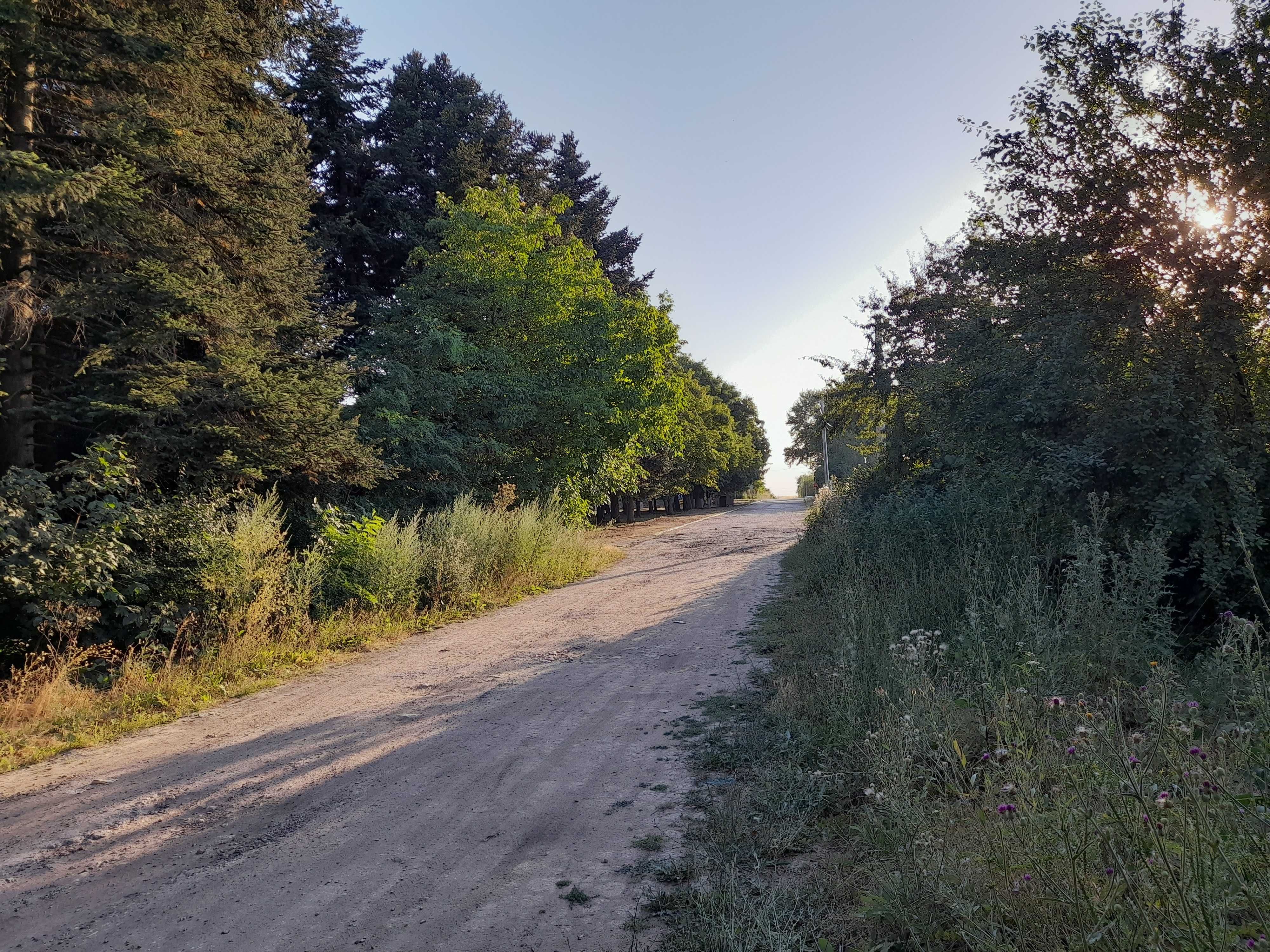 Парцел с къща до Парка и на 50 м от главен път в с. Стожер