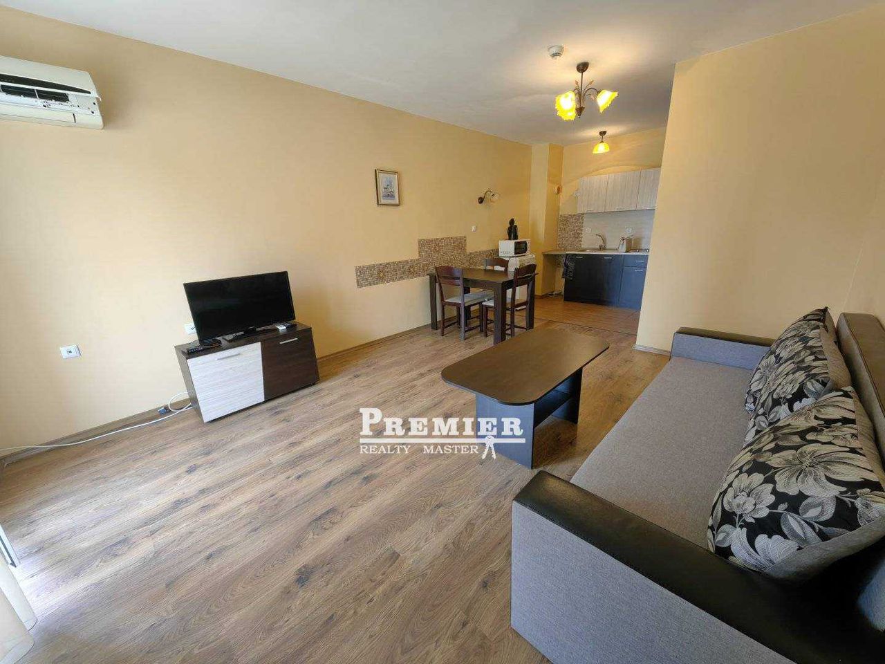 Продава се Двустаен апартамент в к.к. Слънчев бряг - 71 кв.м за 1212 €/кв.м - Снимка #3