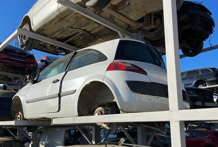 Dezmembrez Renault Megane