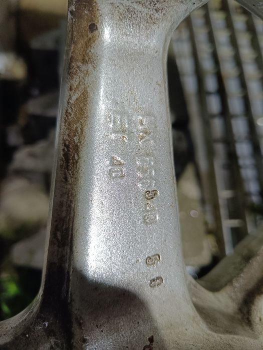 Vand 2 jante originale Toyota