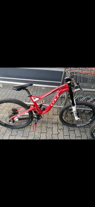 Bicicleta downhill GT