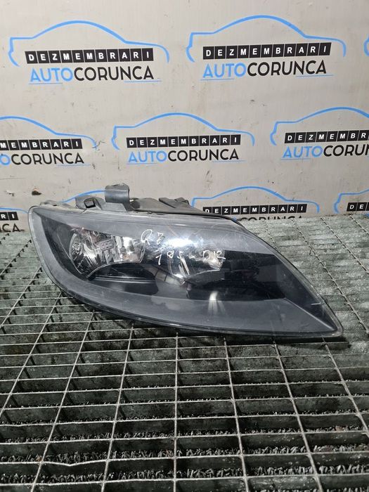 Far Dreapta Audi Q7 2005 - 2009 SUV 4 Usi (795) Fara xenon HALOGEN