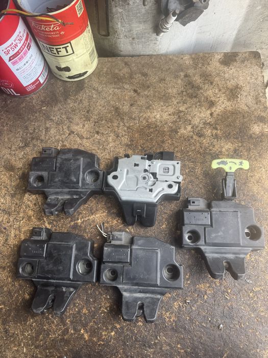 Замок багажника Камри 40-50