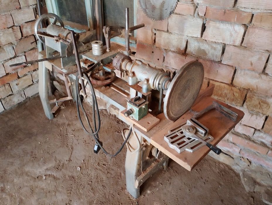 Дърводелски машини и инструменти