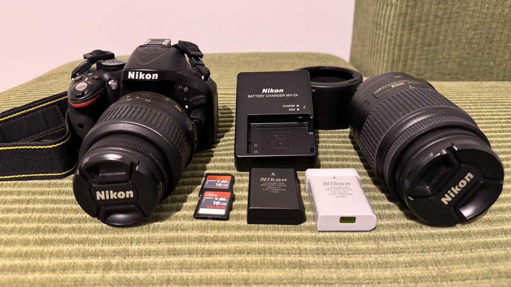 Nikon D5200 + obiectiv 55-300 + accesorii
