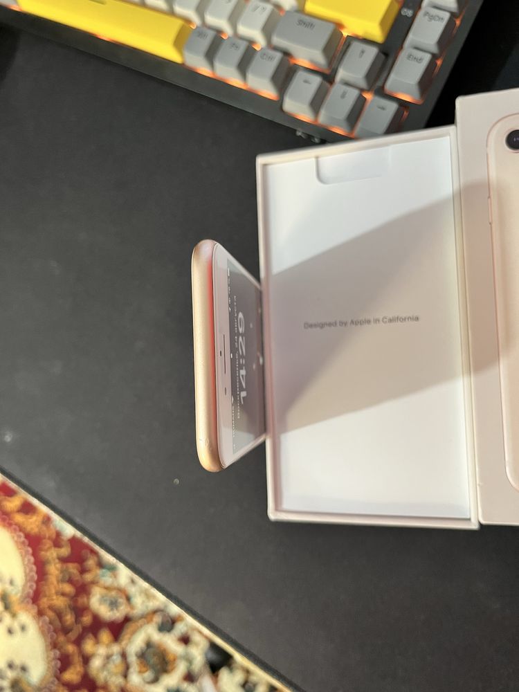 iPhone 8 Gold, 64 GB — Идеальное состояние