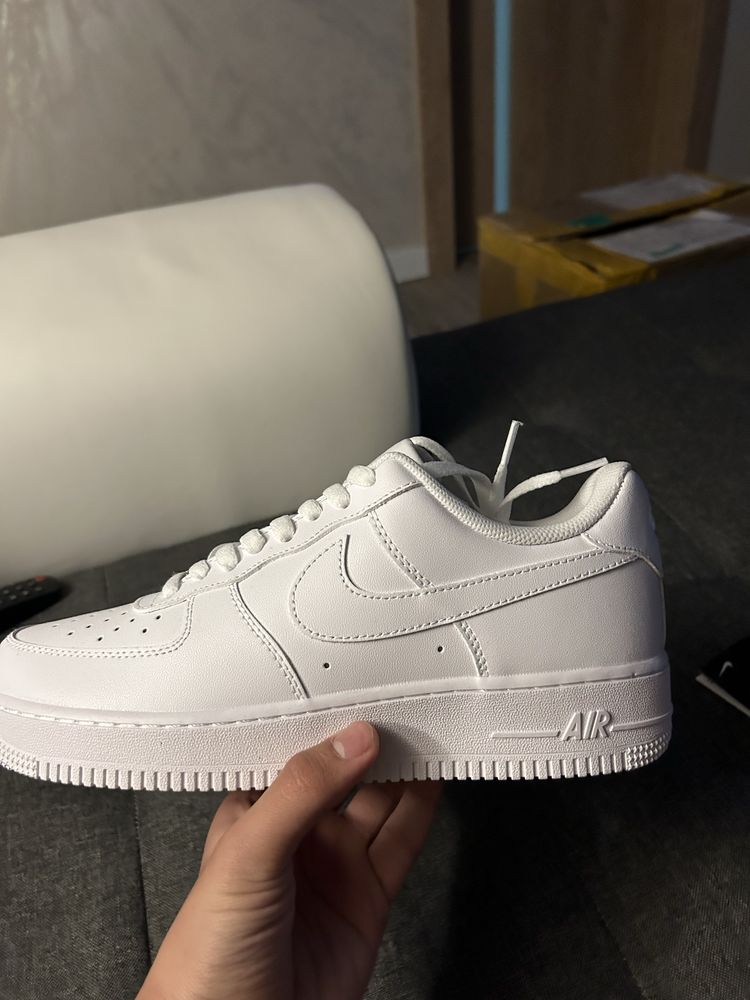 Nike Air Force 1 triple white