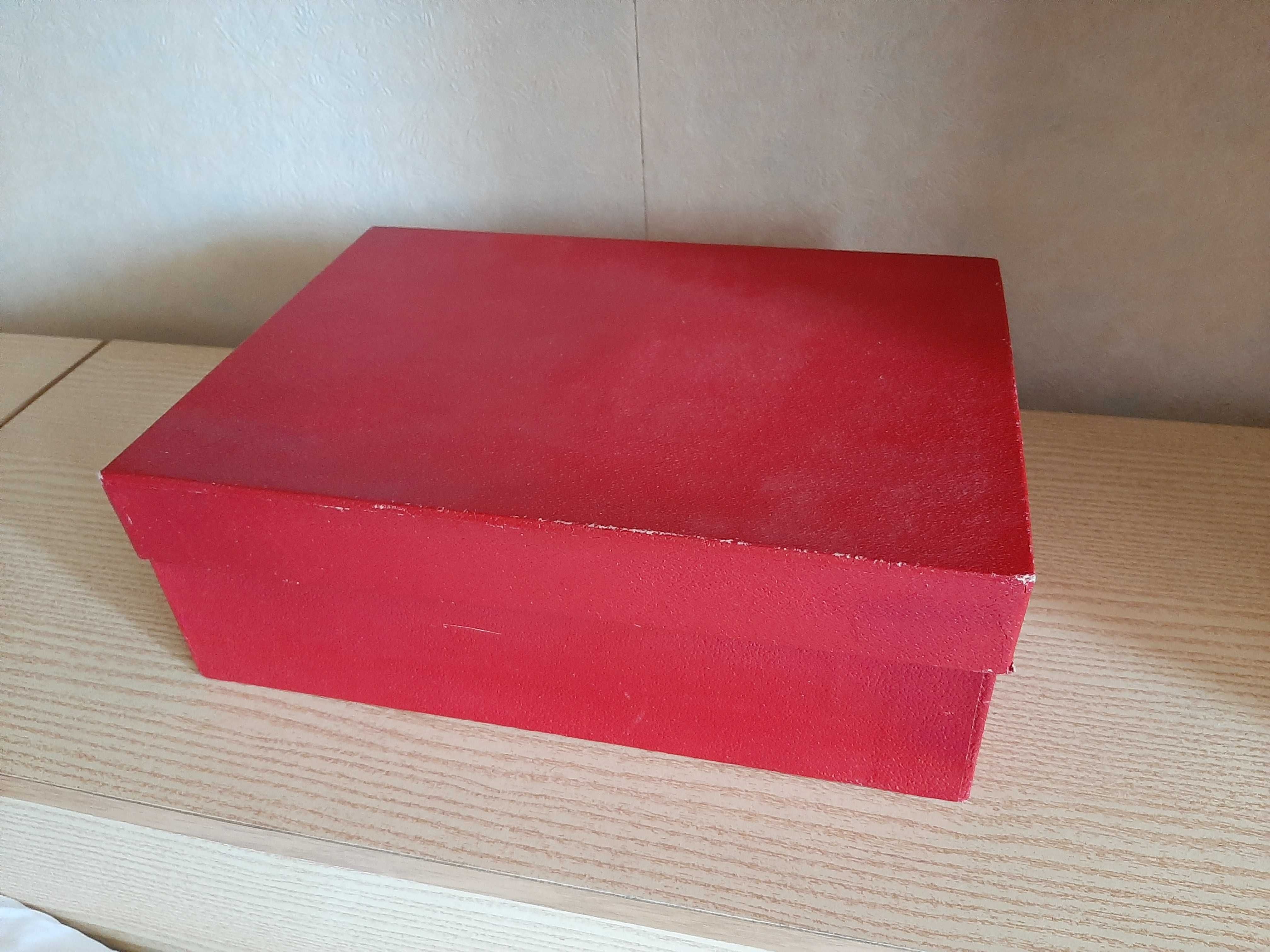 Нов български стъклен сервиз за чай с подстакани, от 1979 г.