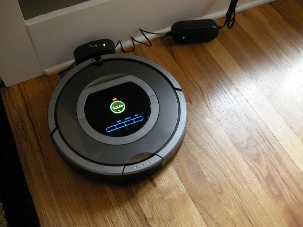 Нов почистващ робот, прахосмукачка iRobot Roomba 770