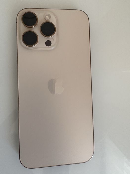 Iphone 16 pro max гарантии года нет еще