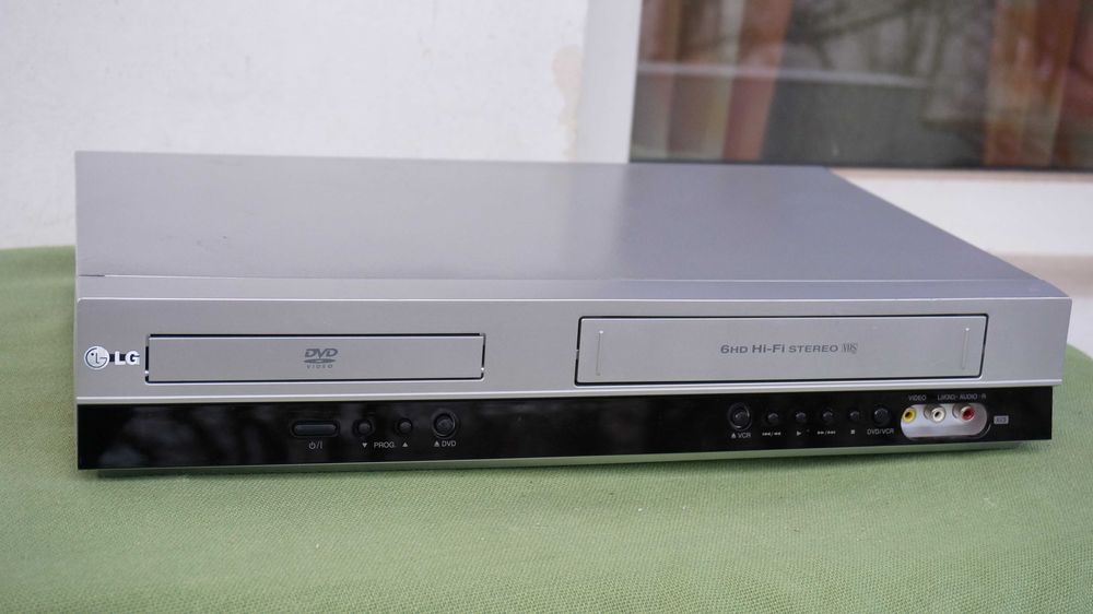 Video recorder VHS combo cu DVD player LG model V280 stereo Hi-Fi