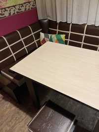 Кухонный уголок стол угловой диван и табуретка