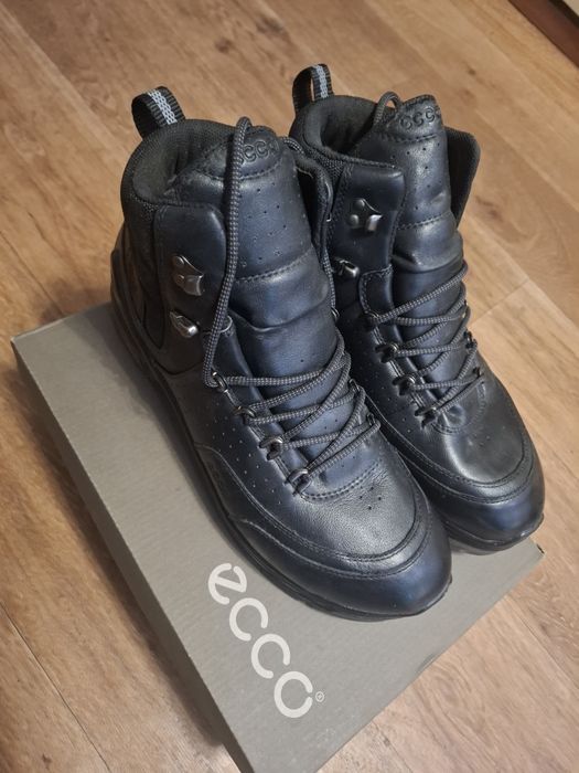 Зимние кроссовки продам