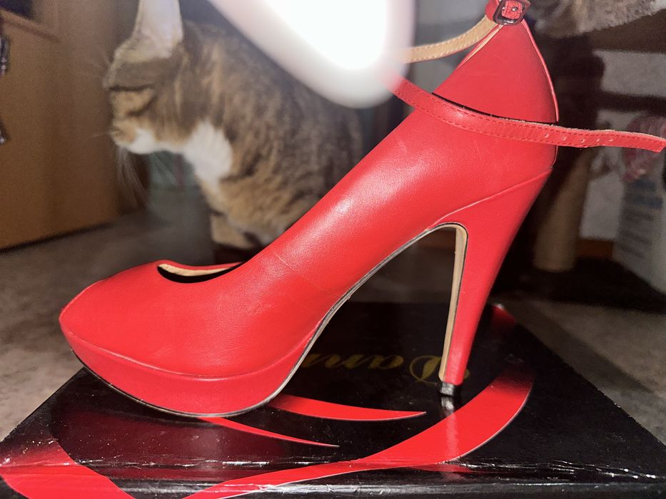 Женские туфли с открытым носом