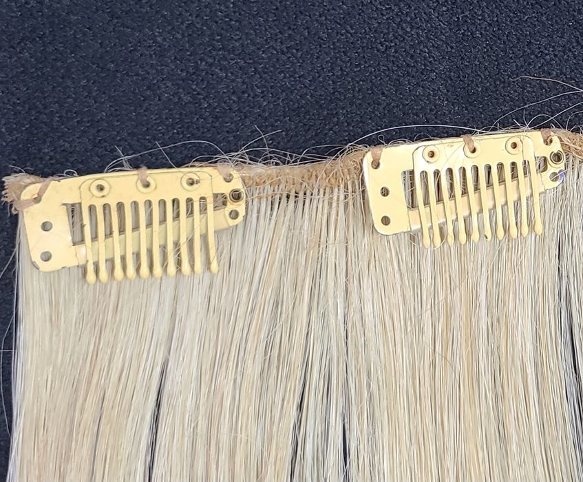 Натуральные волосы на заколках