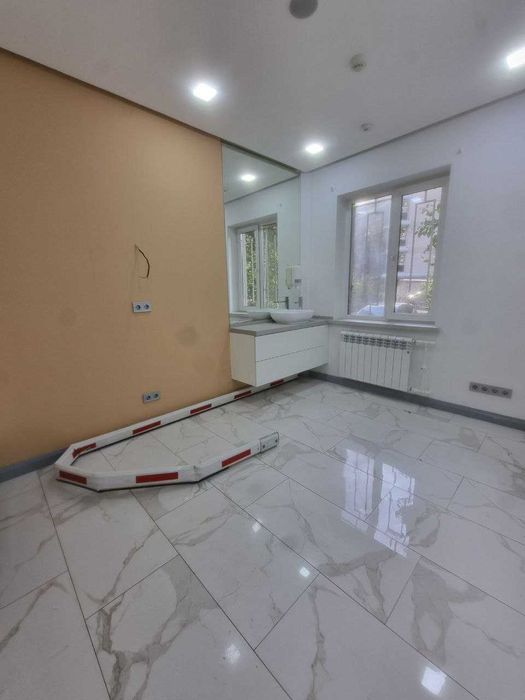 Сдается в аренду 135 кв м на ул: Нукус. Орн: Госпитальный рынок