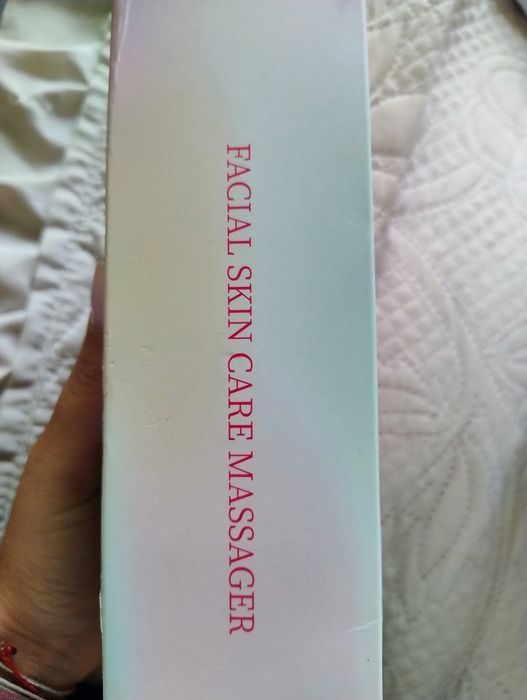 Мултифункционален масажор за лице нов