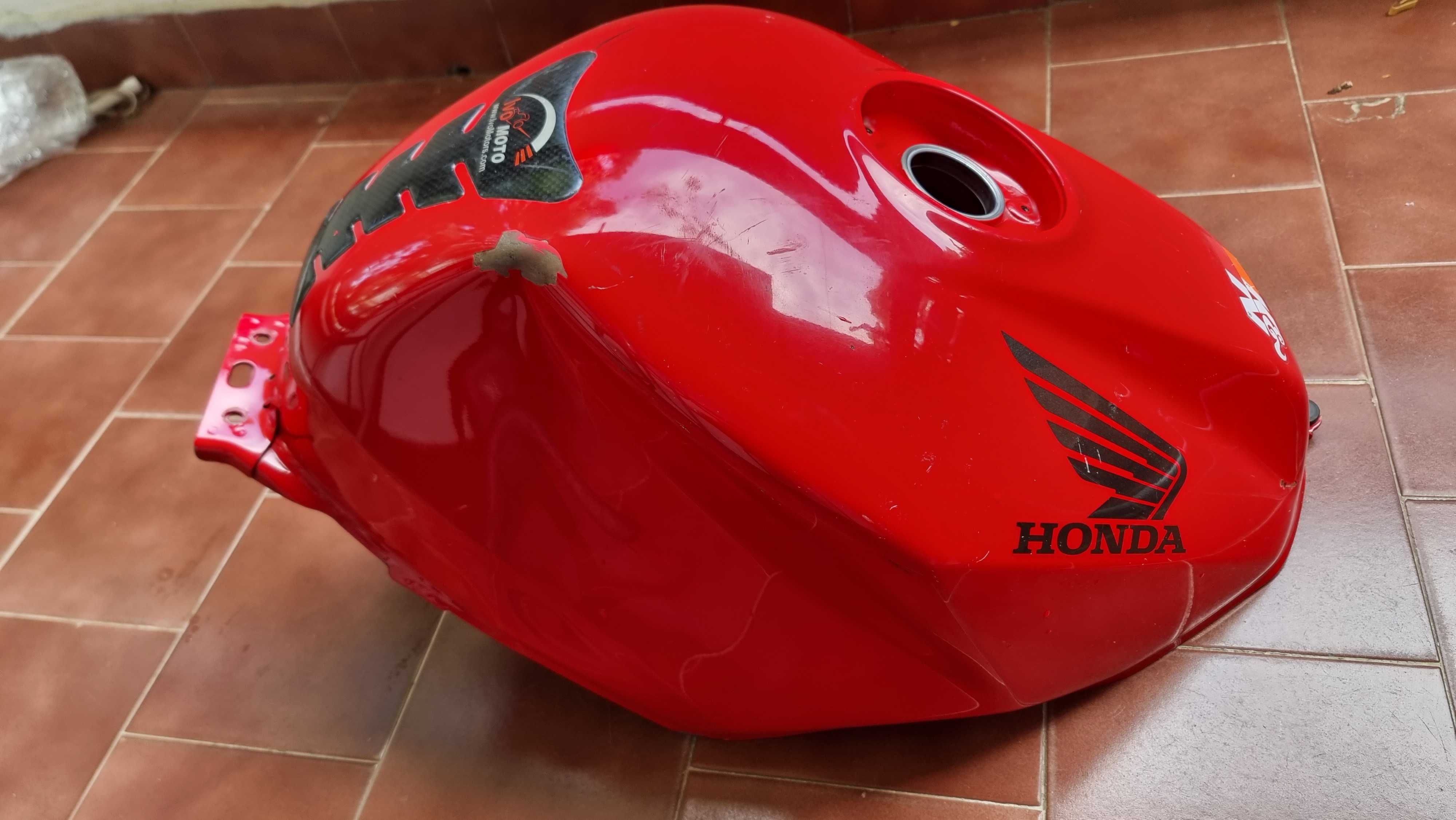 Honda VFR 800 2002 - 2009 6th gen част - Резервоар Части