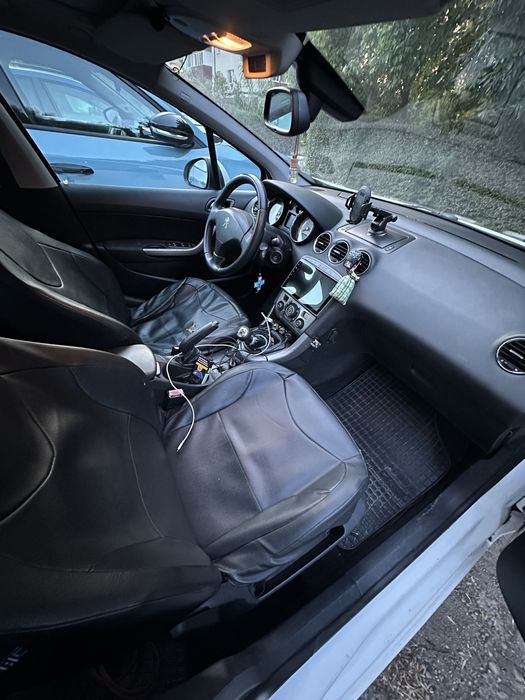 Peugeot 308 SW impecabil, masina de familie tinuta in garaj