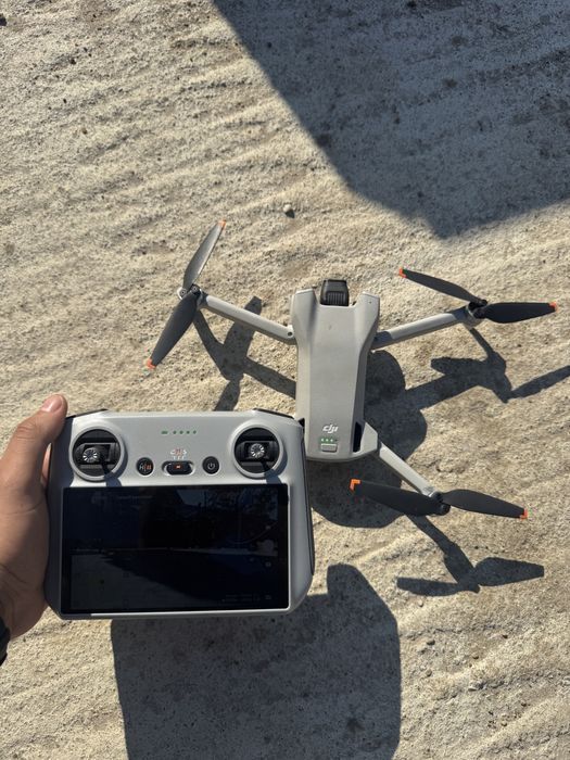 Drona DJI Mini 3 + Smart Controller, 4K HDR
