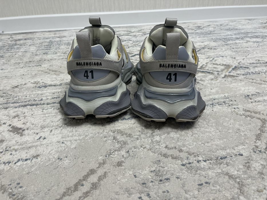 balenciaga cargo