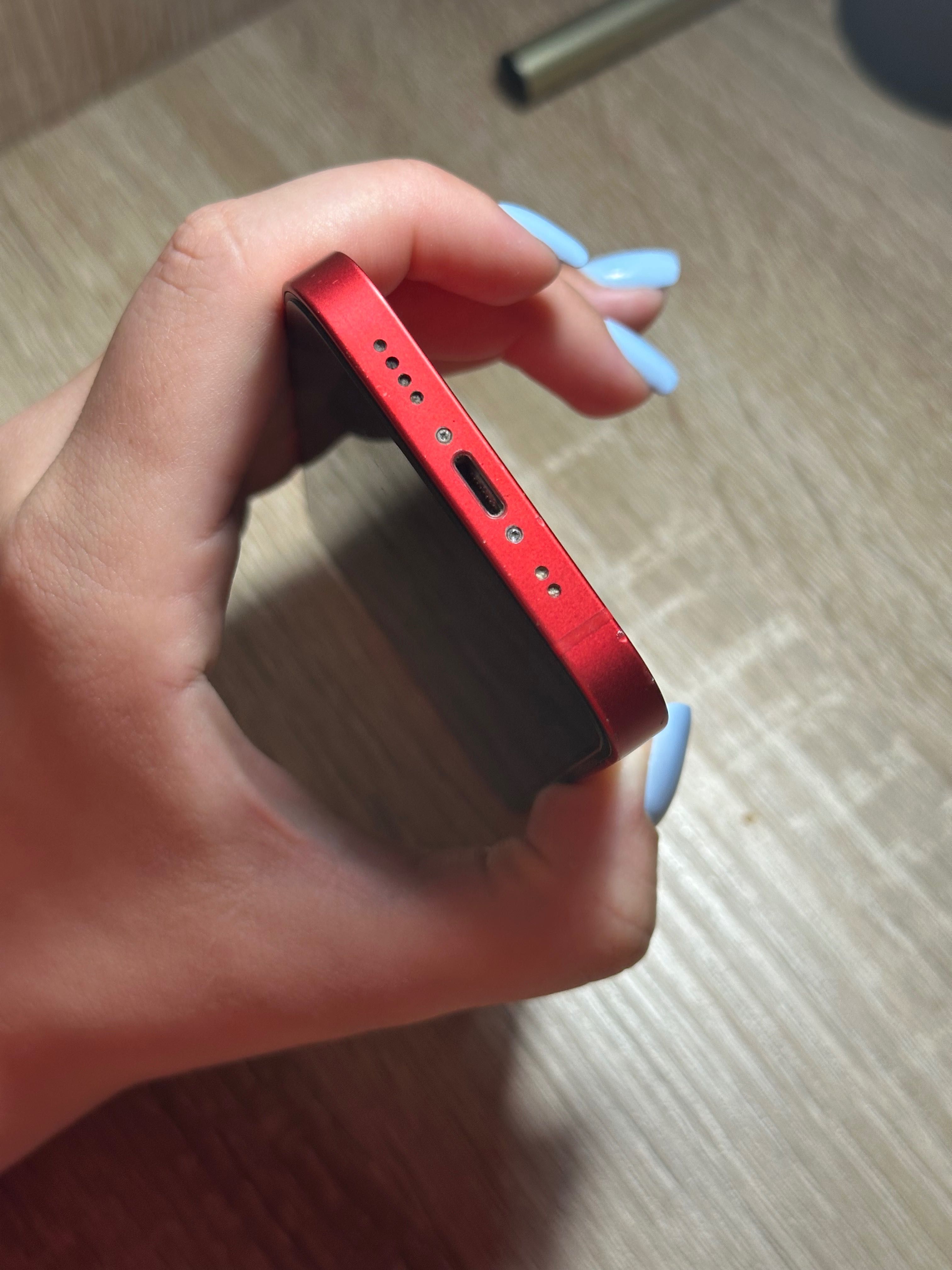 iPhone 12 mini червен цвят
