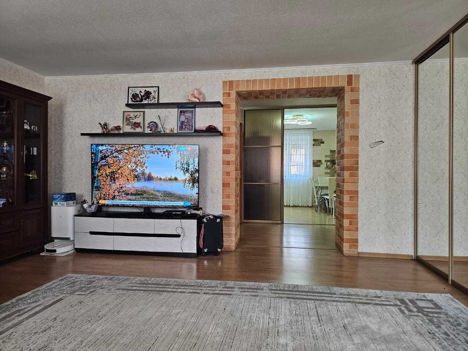 Продам 3 комнатную квартиру. Центр.