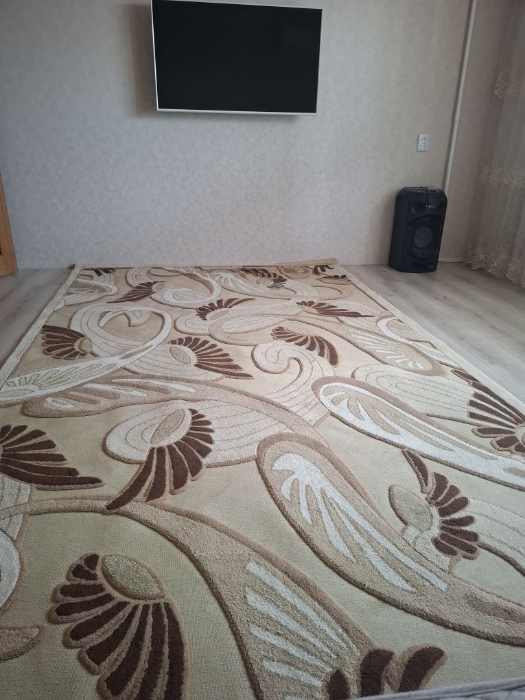 Продам ковёр 4×2 м