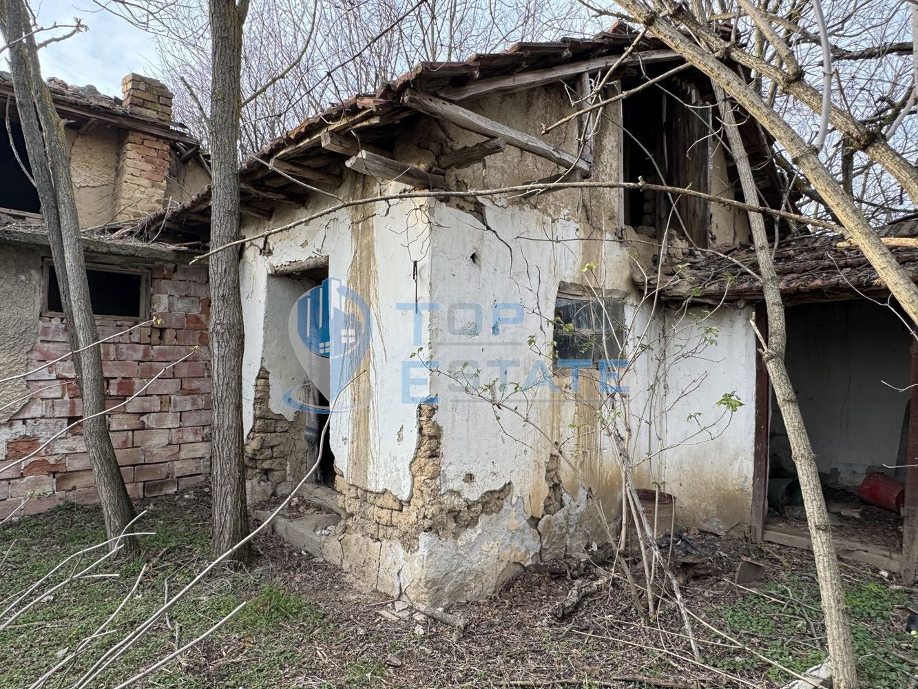 Двуетажна къща с кладенец в с. Стежерово, област Плевен