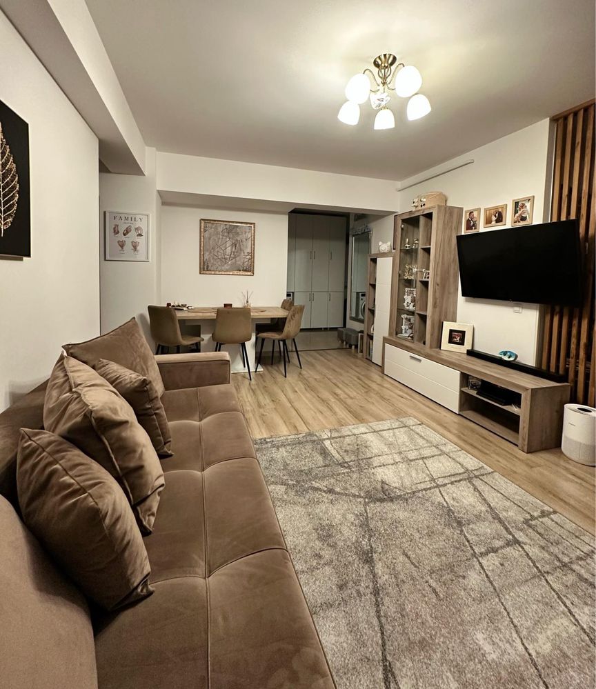 Vand apartament 3 camere complet utilat+mobilat si acces unic curte