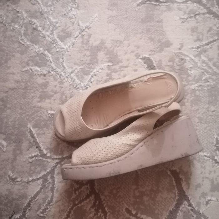 Обувь сотилади качества четкий