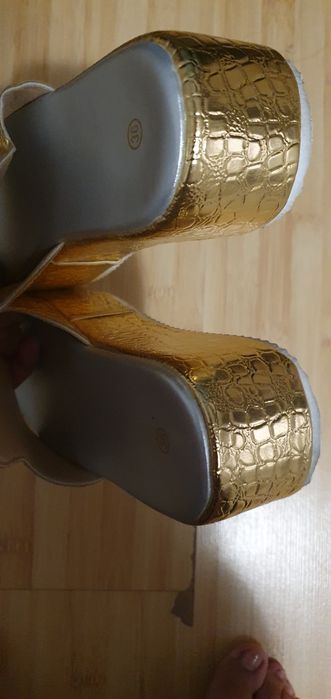 Papuci de ocazie,auriu