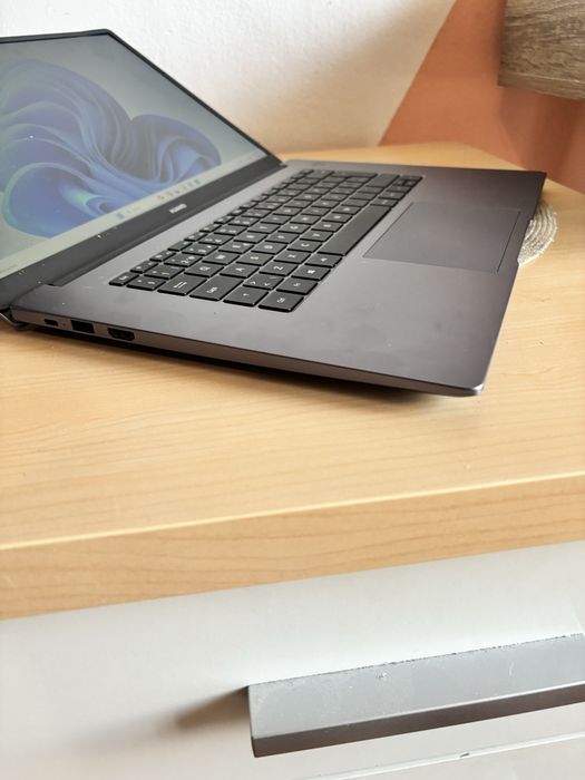 Huawei Matebook 15• Ryzen 5• Bateria 5 ore