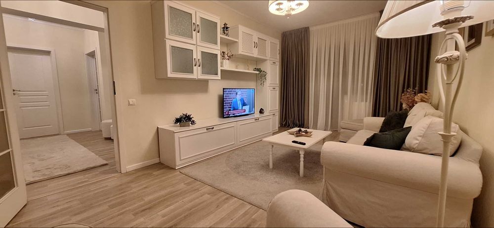 Închiriez apartament 2 camere.