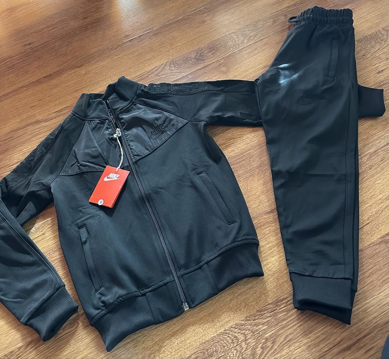 Детски,памучен,черен екип Nike с бродирано лого