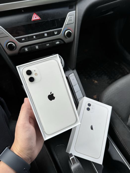 iPhone 11  белый