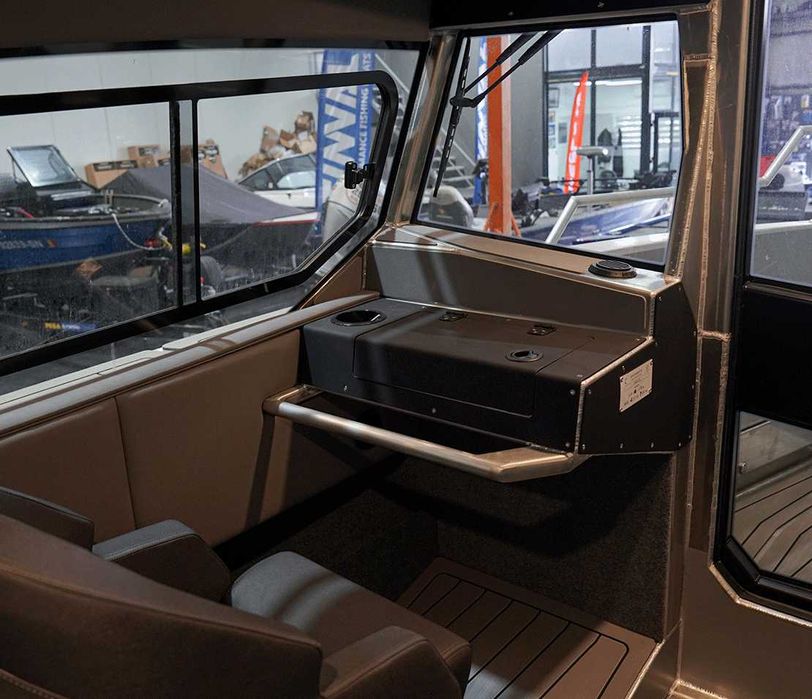 Barca aluminiu cabinata LANDX X6 cu motor Honda 150hp si peridoc