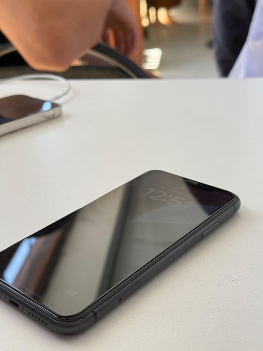 В продаже айфон 11 черный 128 гб не вскрывался без коробки