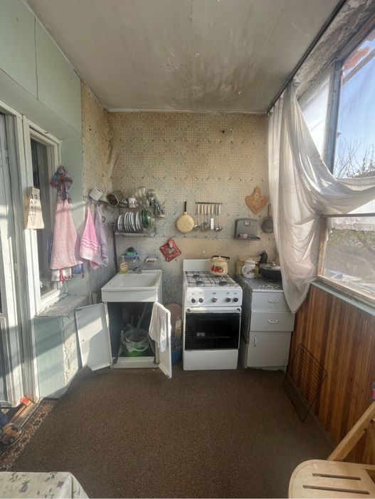 Продается квартира без ремонта.