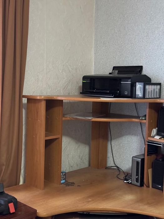 Продам компьютерный стол