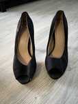 Pantofi cu toc.
