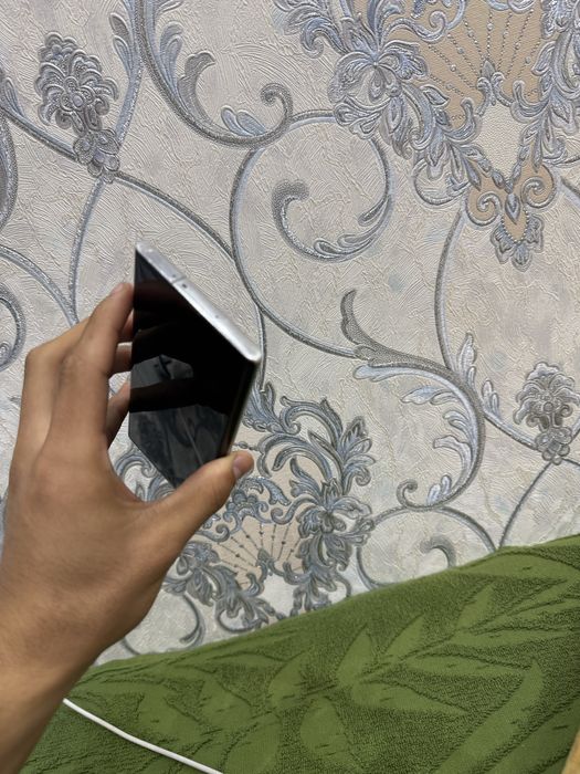 Samsung note 10 5g 6.3 ekran polni ketgan qogan joyi cho’tki