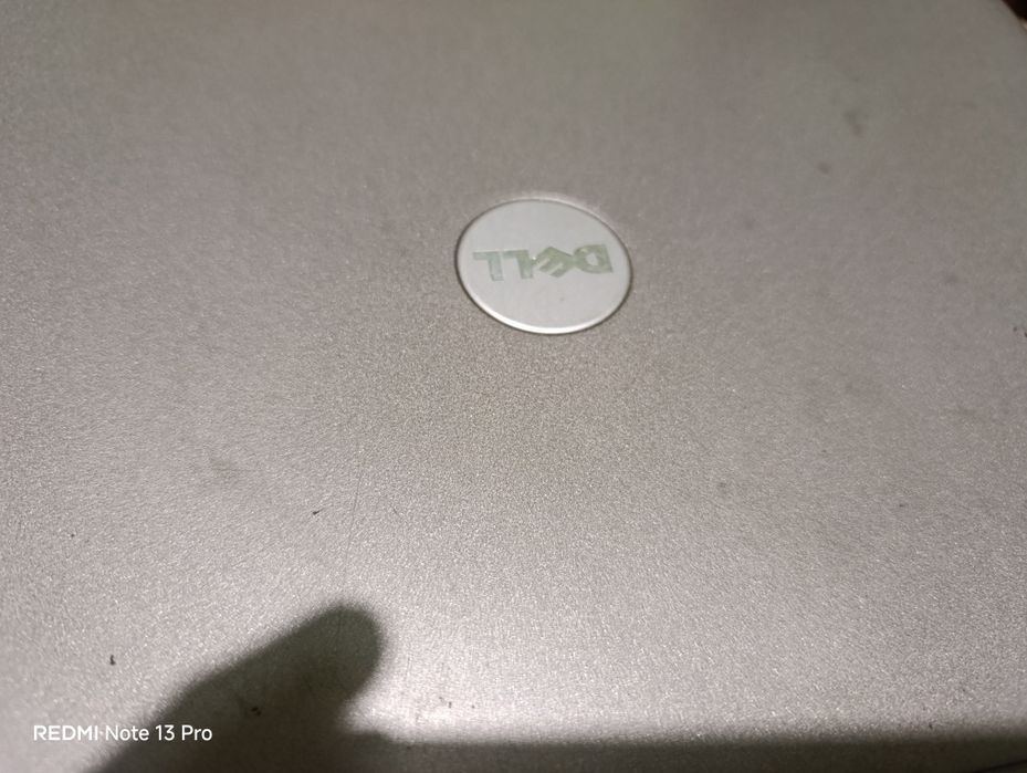 Лаптоп DELL, работи