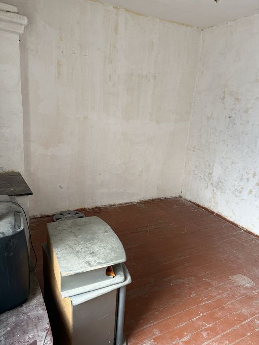 3 хонали ховли ижарага берилади. 6 сотих ери бор. Метро олдида