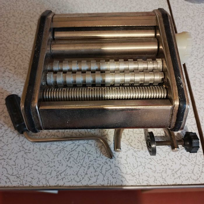 Продам Лапшерезку