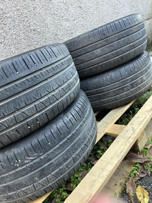 Vand 4 anvelope Pirelli All season r19!